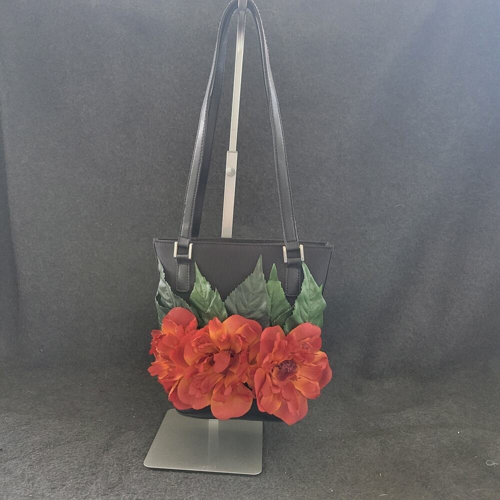 90s Whimsigoth Liz Claiborne  Villager Black Purse Floral‎ W/ Flower Charm